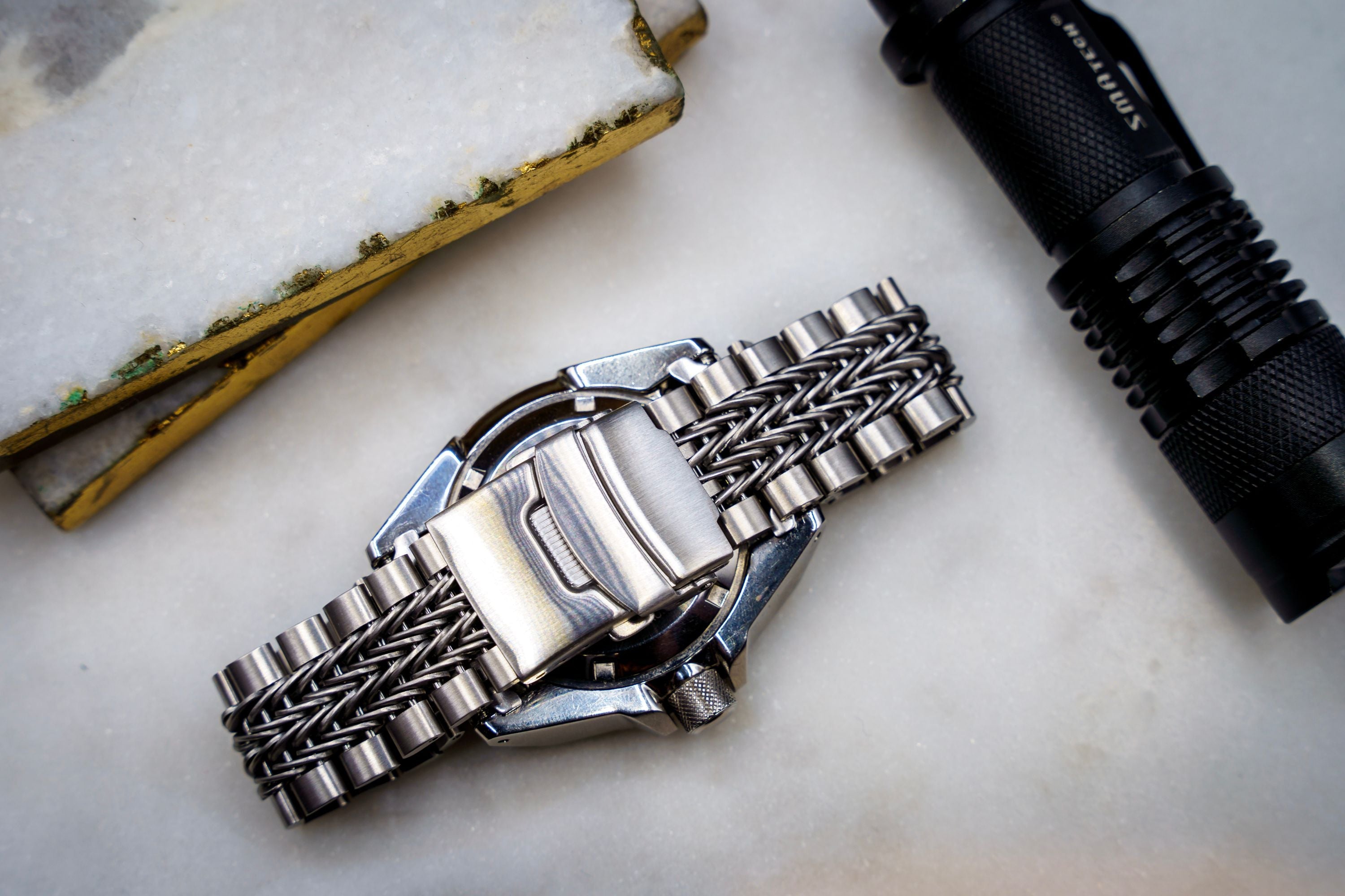 Stainless steel tactical bracelet with razor-wire pattern design, military-style military watch strap for Seiko SKX013 timepiece
