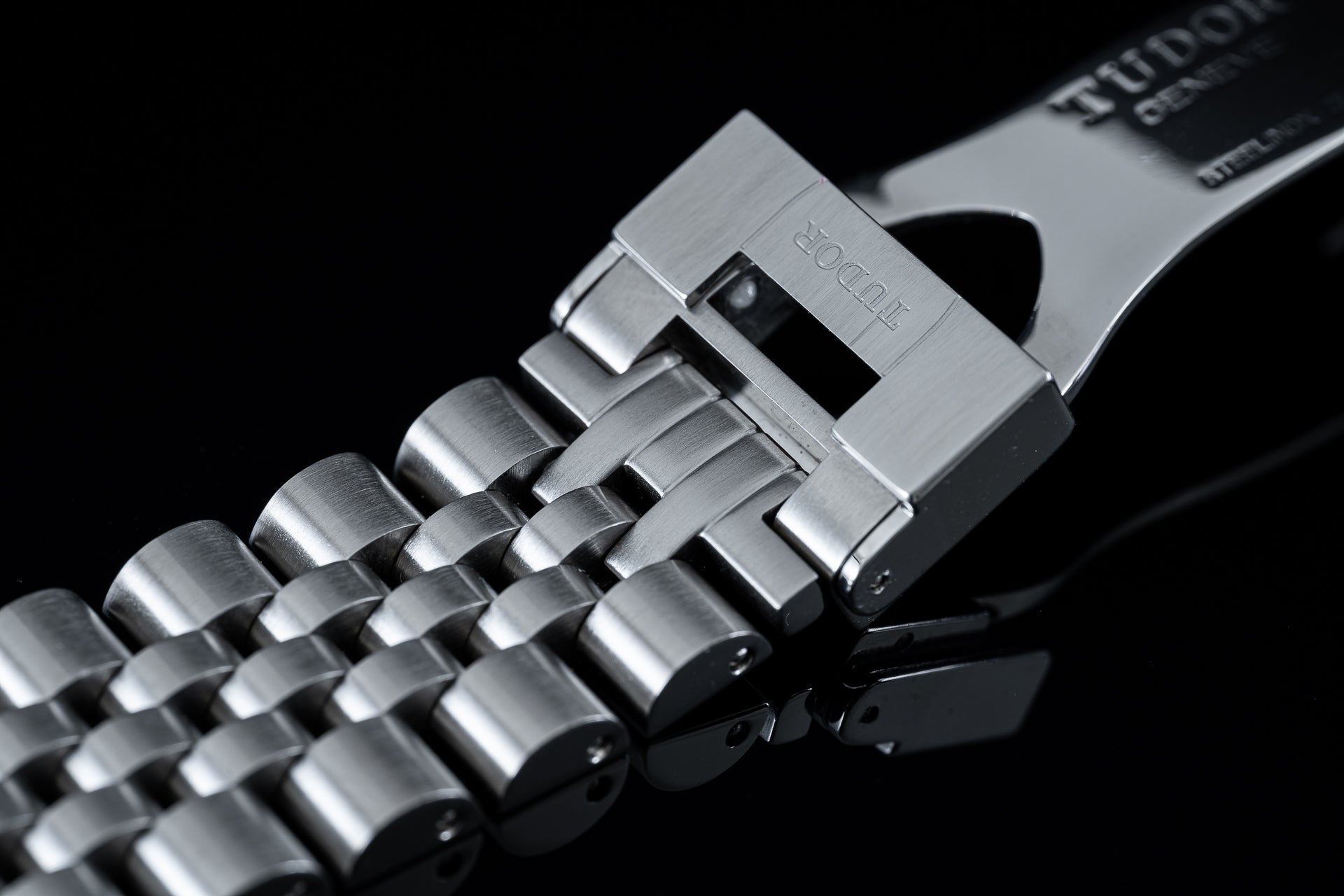 Stainless steel watch bracelet with polished end links and brushed center links for Tudor 41mm models