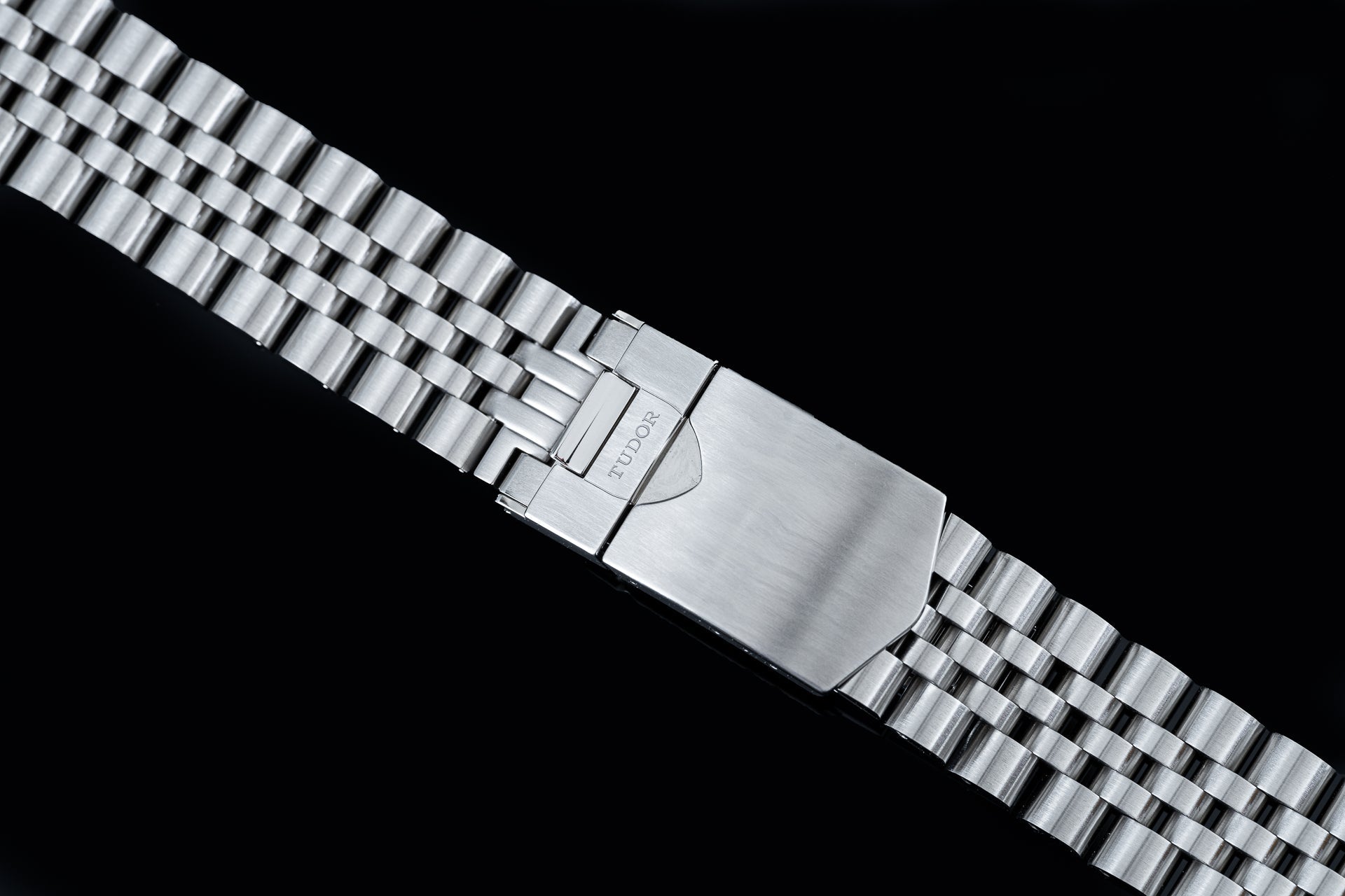 Stainless steel watch bracelet with brushed center link and polished end links for Tudor 41mm models