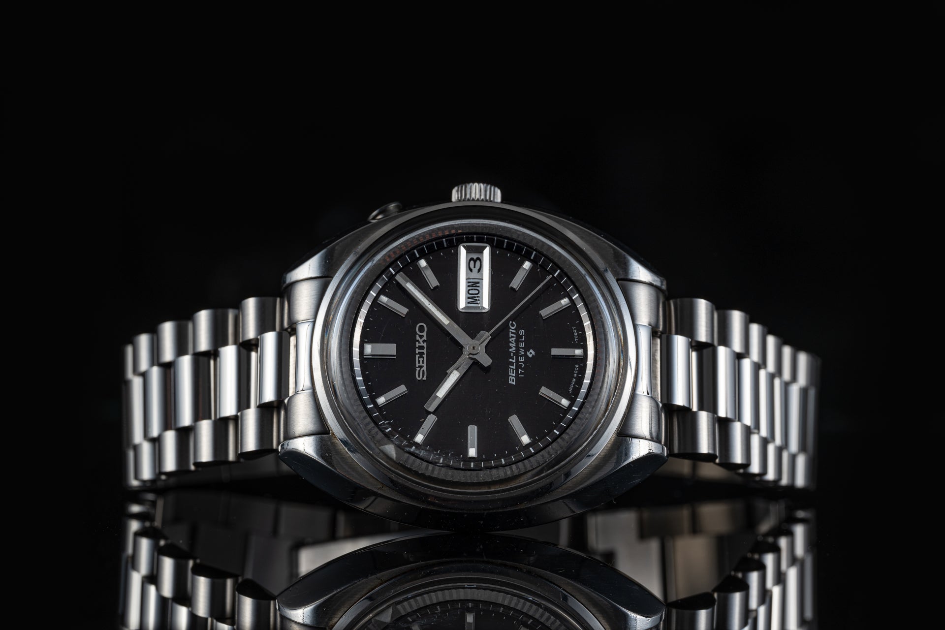 Seiko Bell-Matic 4006 stainless steel automatic watch with black dial, day-date window and metal bracelet
