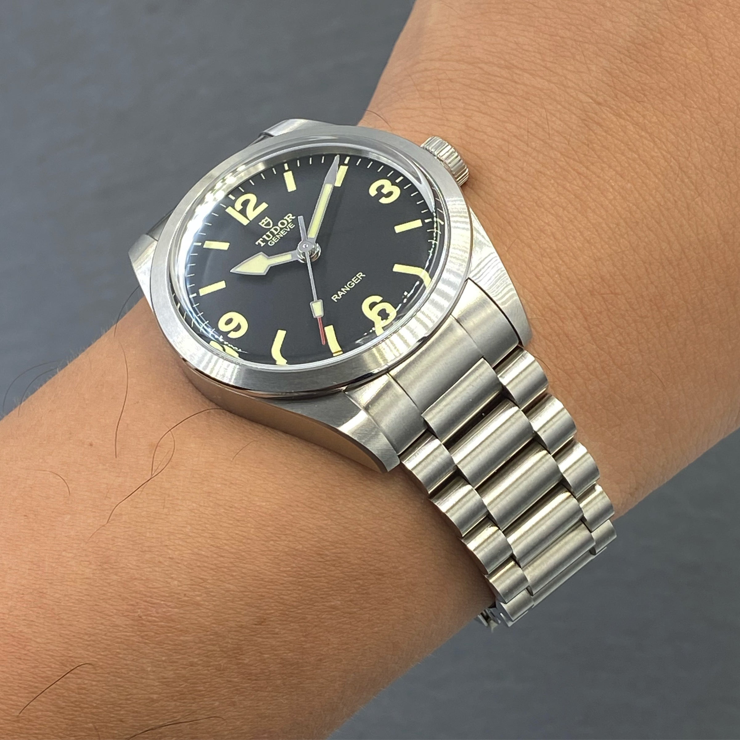 Stainless steel Uncle US1450 Lincoln bracelet fitted on Tudor Ranger 39 watch with black dial and gold numerals