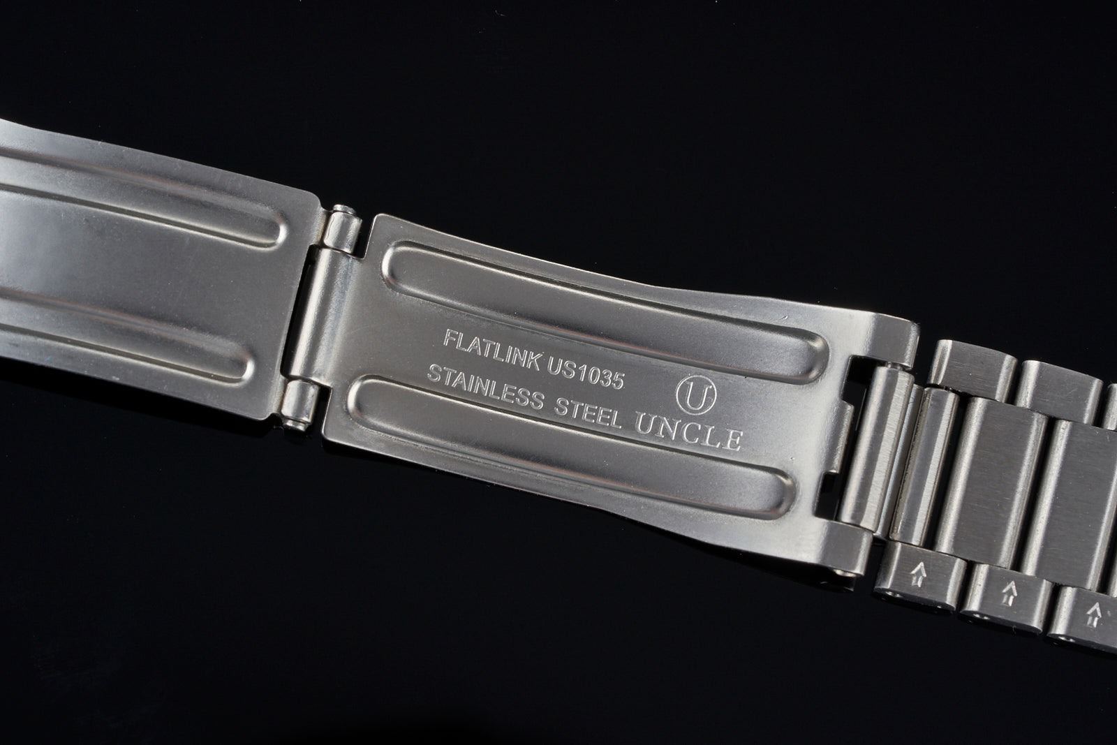 Stainless steel flat link bracelet with polished finish, engraved Flatlink US1035 Uncle branding, designed for Omega Speedmaster watches