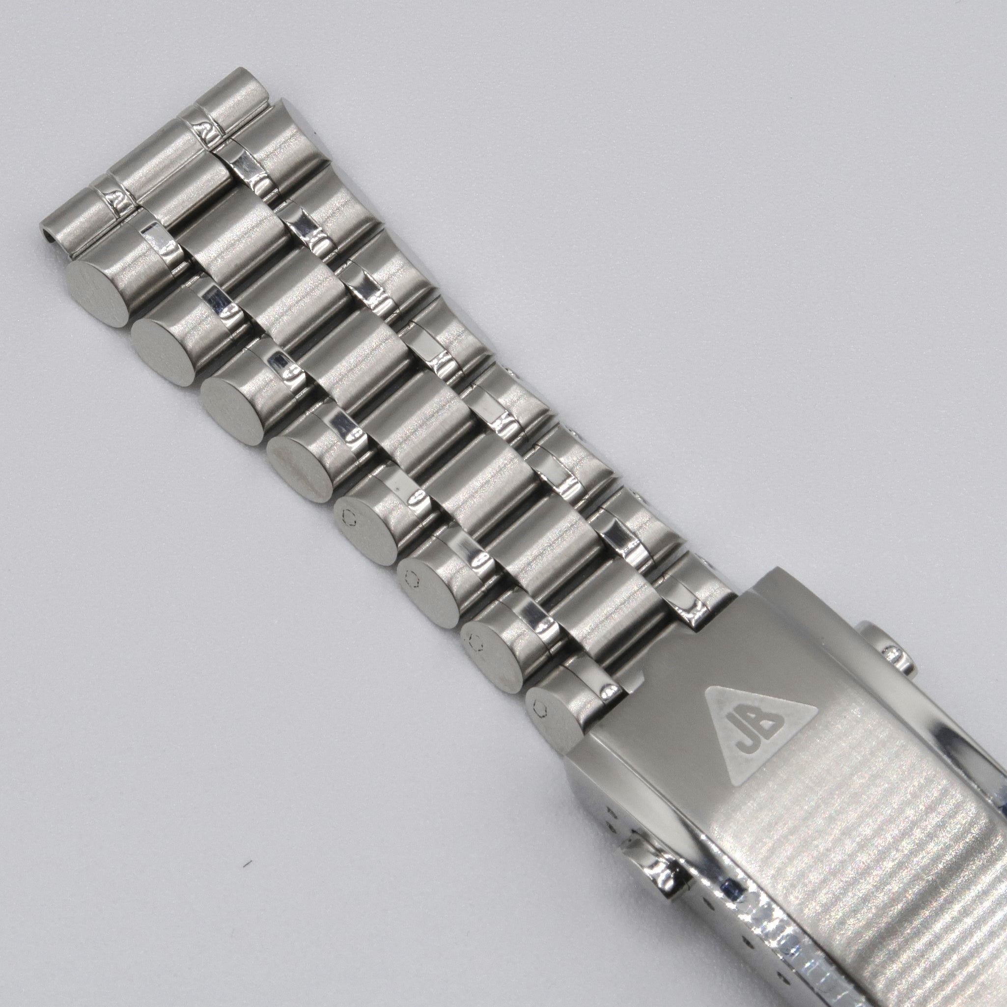 Stainless steel Forstner Bullet Bracelet with rounded angled polished and brushed links