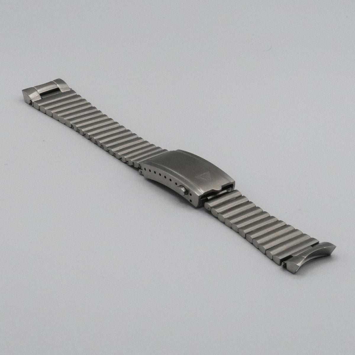 Stainless steel barrel bracelet for IWC Mark XX watch with link construction and integrated clasp