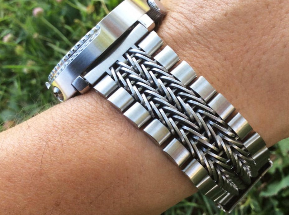 Stainless steel razor-wire pattern bracelet with straight end design, 20/22mm width, worn on wrist outdoors