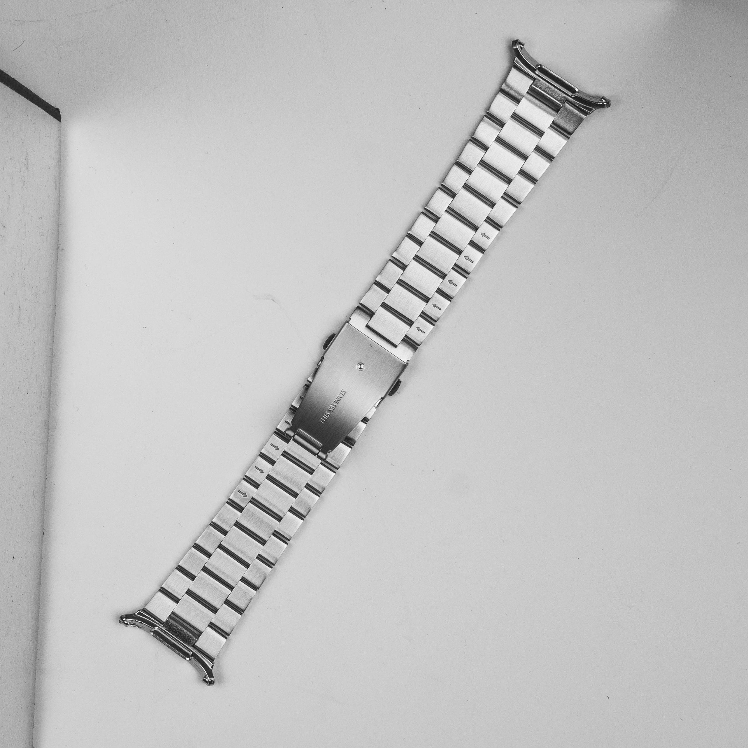 Two-tone stainless steel bracelet band for Galaxy Watch Ultra with metal links and secure clasp closure