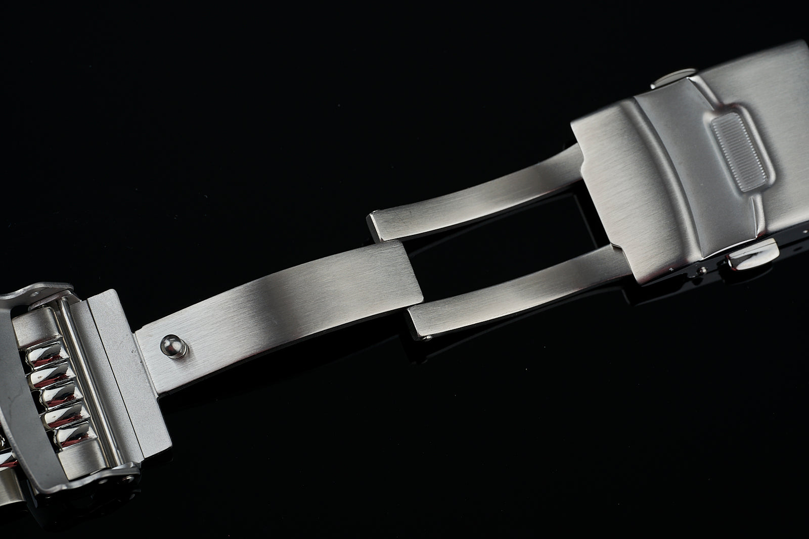 Stainless steel Beads of Rice straight end bracelet with polished and brushed links on black background