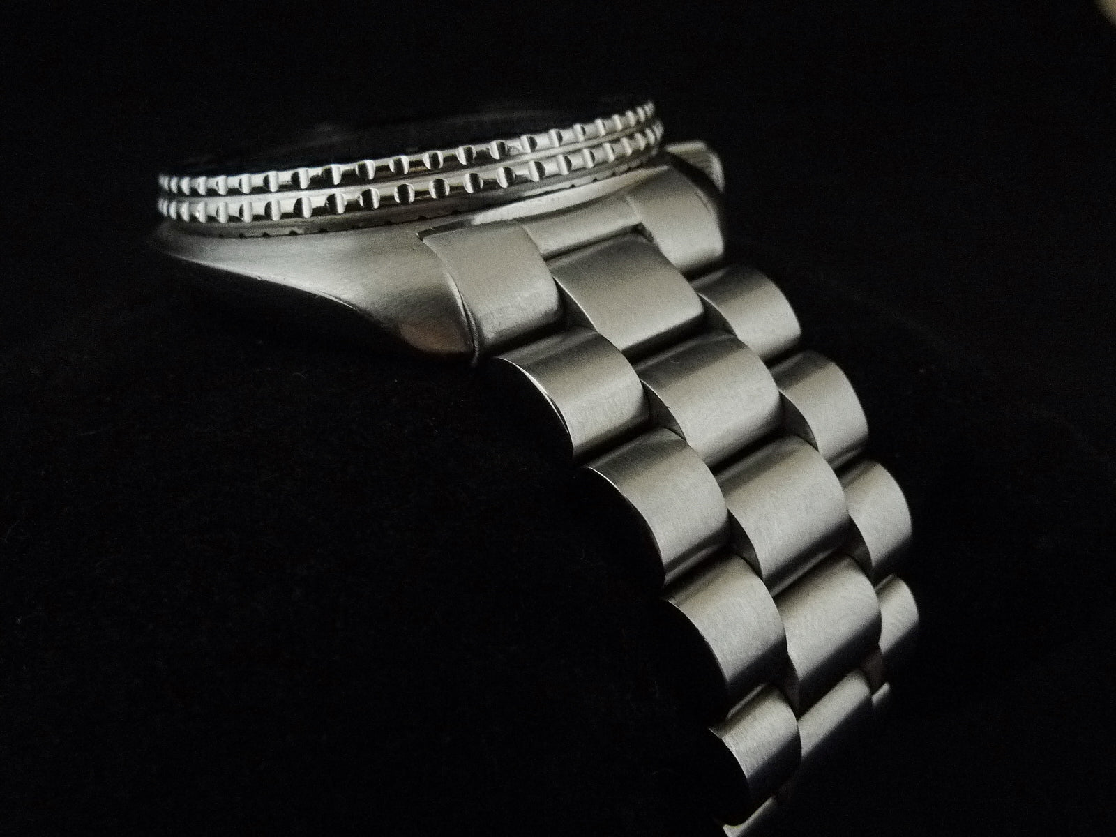Stainless steel watch bracelet with solid link design and textured bezel detail for Seiko 6309 and SRP models