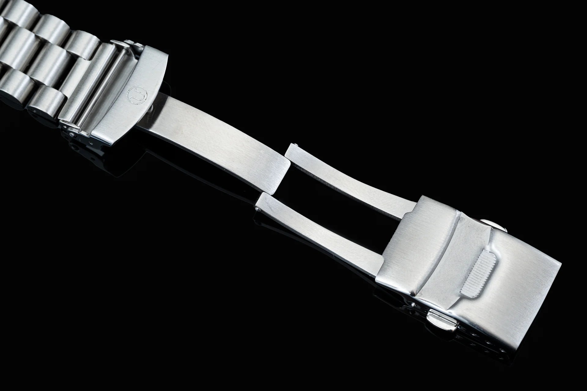 Stainless steel watch bracelet with solid links and adjustable clasp for Seiko SKX013 dive watch