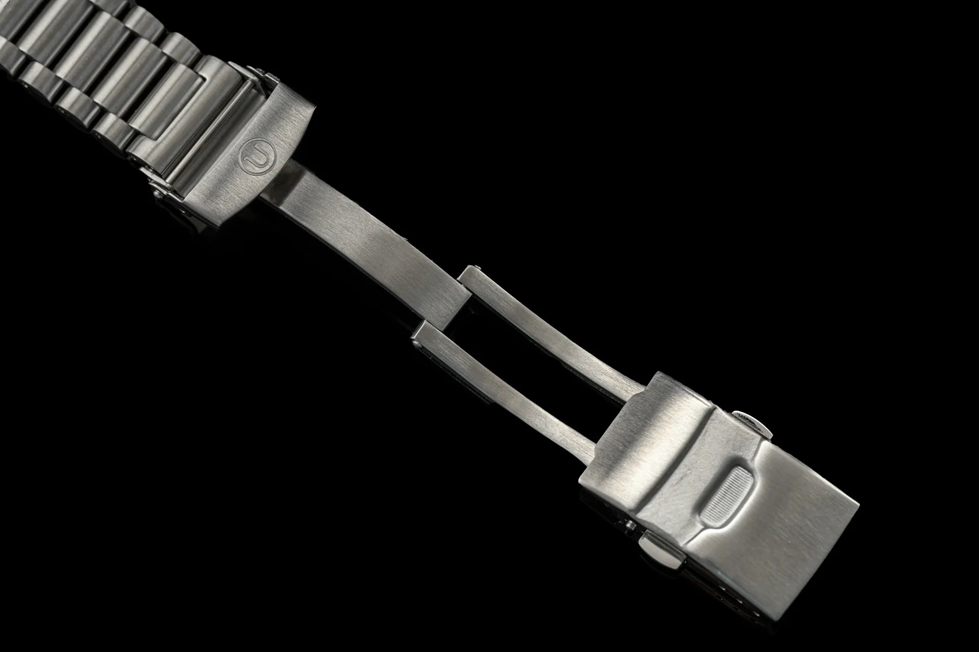 Brushed stainless steel watch bracelet with solid end links and riveted middle links for Seiko SPB45x models