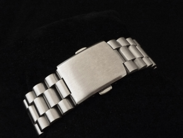 Stainless steel Uncle Lincoln Seiko Bell-Matic vintage watch bracelet with rectangular face and link band