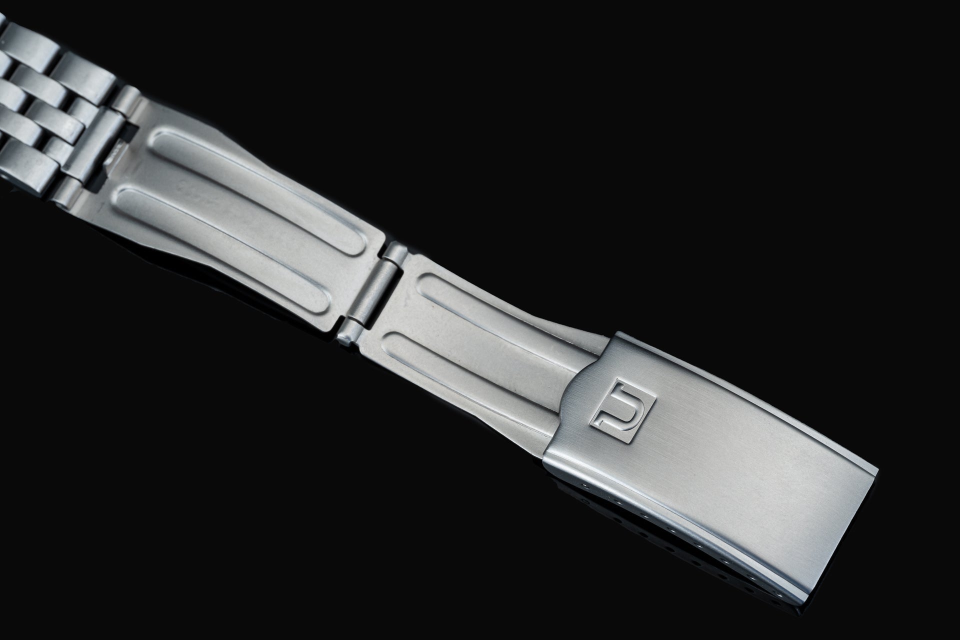 Stainless steel watch bracelet with solid end links and deployant clasp for Seiko SNK80x models