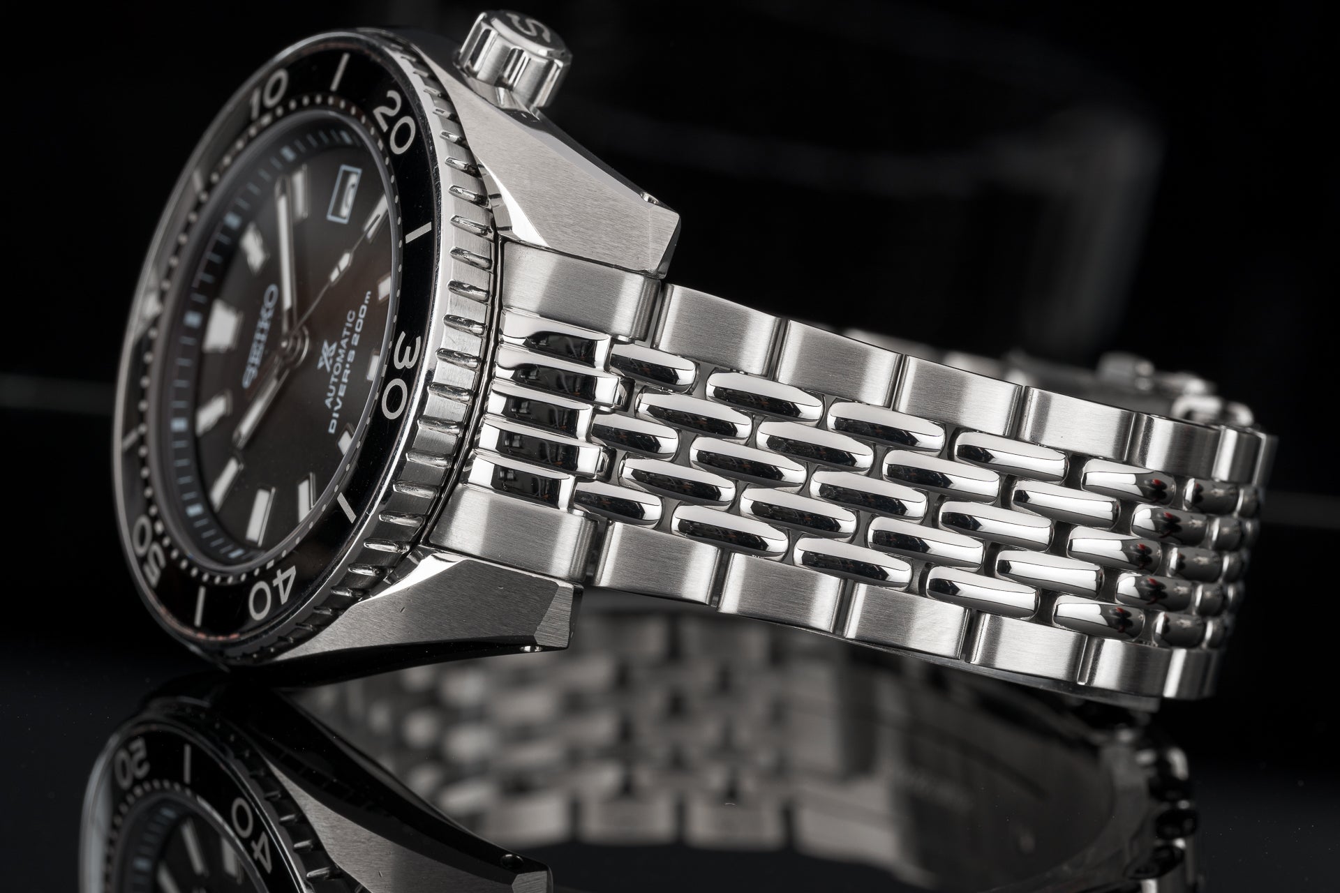 Seiko Sumo dive watch with stainless steel beads of rice bracelet, black dial and tachymeter bezel