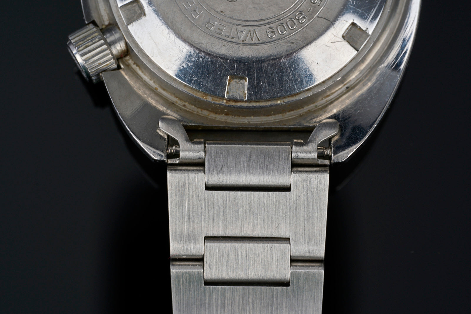 Stainless steel H-link watch bracelet for Seiko 6105 diver, showing brushed metal links and secure clasp connection