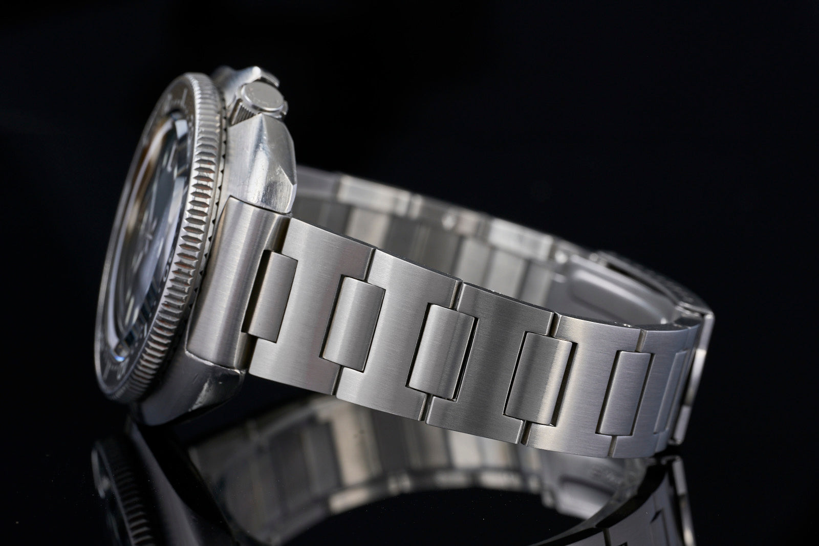 Stainless steel H-link bracelet for Seiko 6105 dive watch with solid end links and brushed finish detail