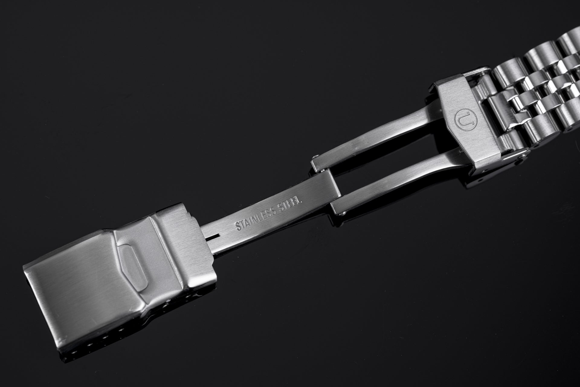 Stainless steel bracelet and clasp for Seiko SPB15x dive watch, featuring solid links and secure deployment buckle