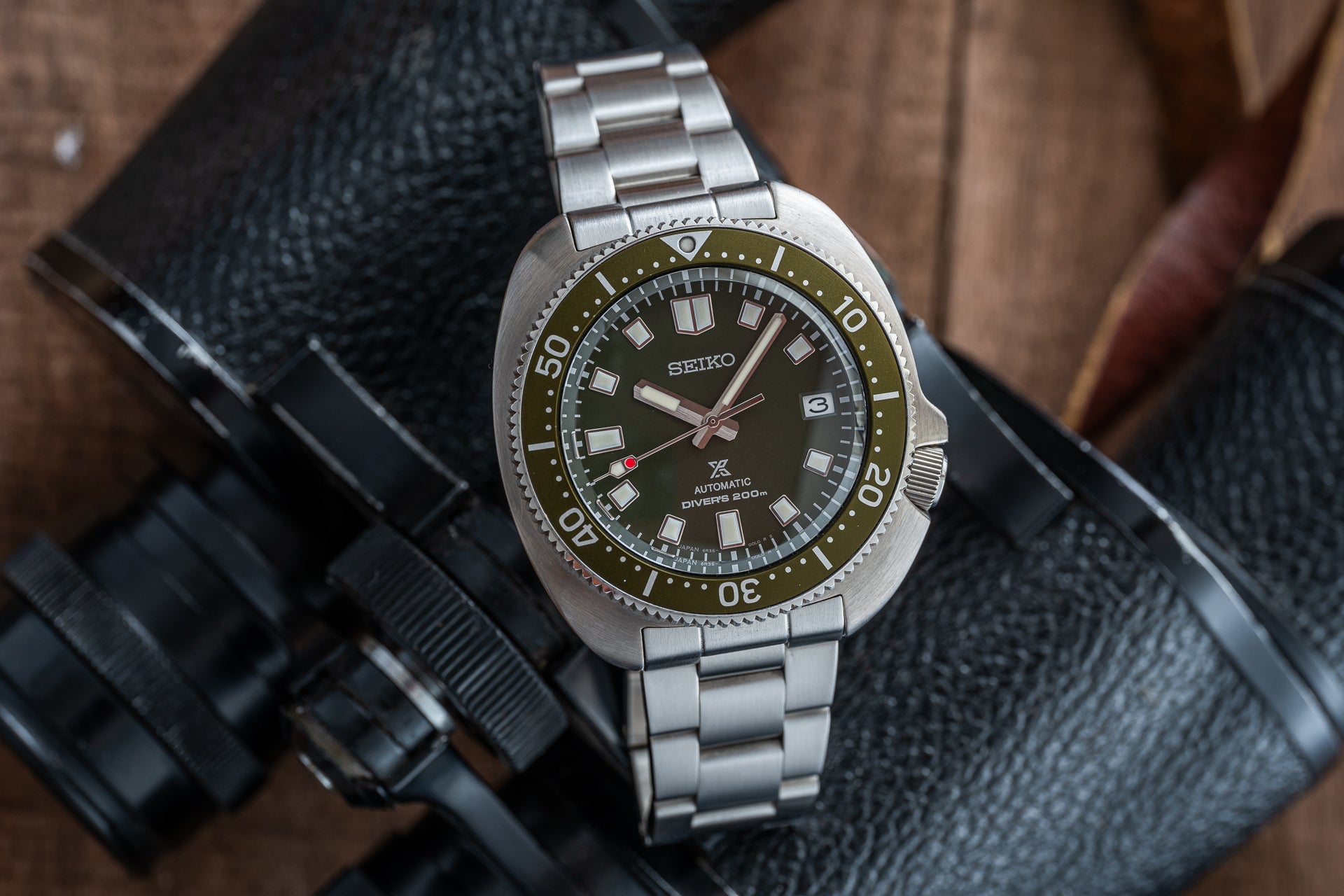 Seiko Prospex SPB15x Willard automatic dive watch with olive dial, stainless steel bracelet, rotating bezel, date window, 200m water resistance