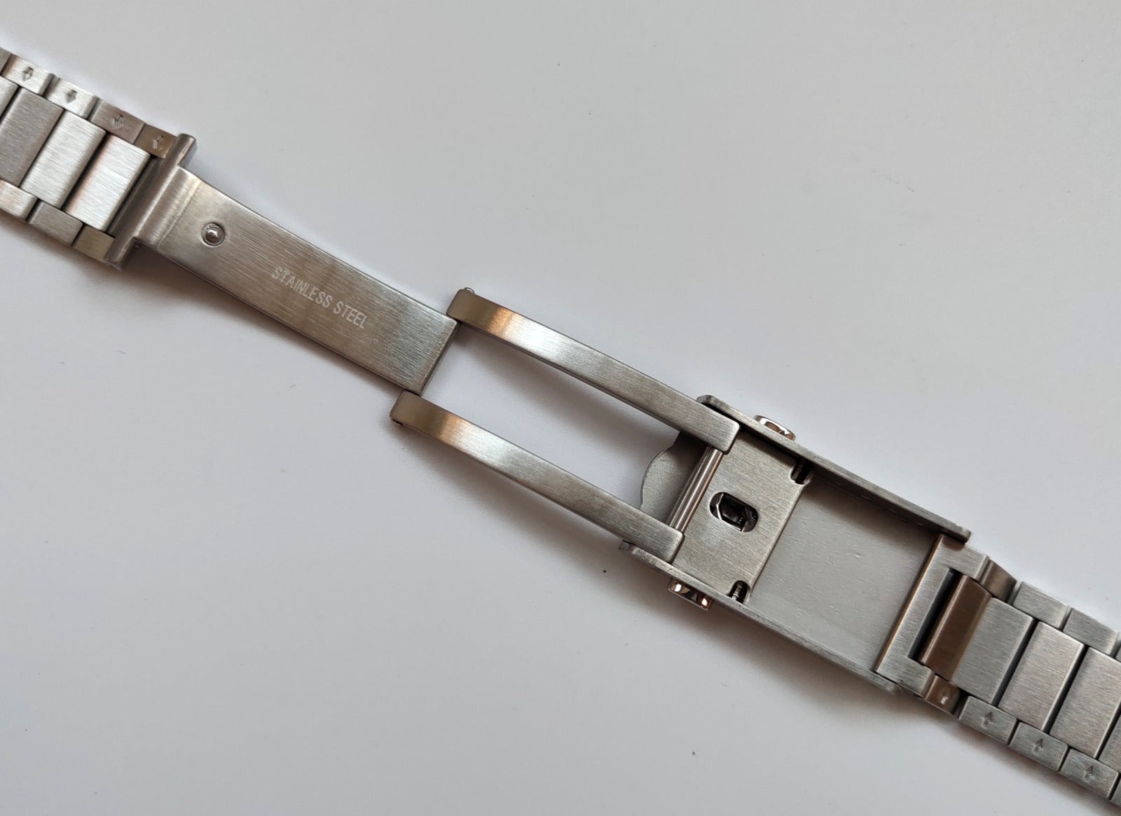 Stainless steel watch bracelet with solid links and deployment clasp for Omega Speedmaster 20mm compatibility
