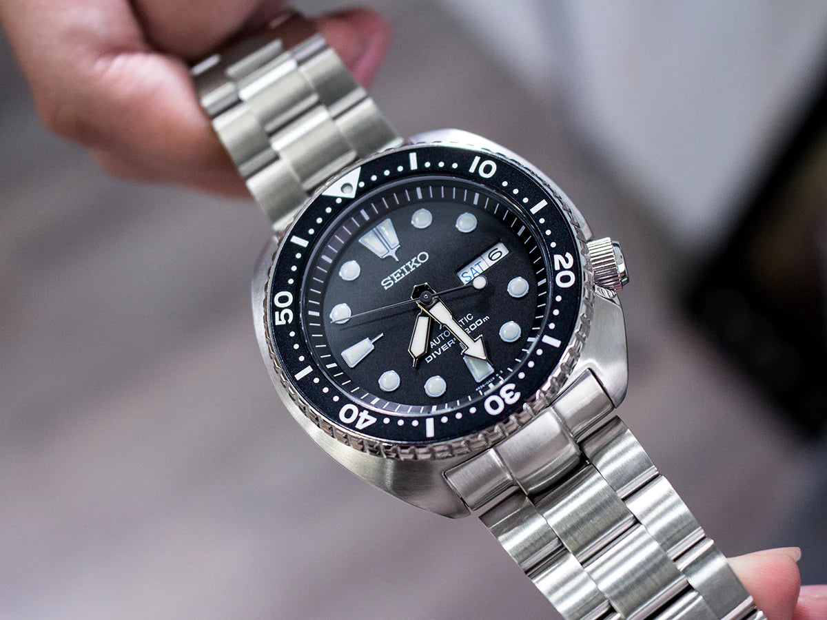 Seiko Turtle SRP777 dive watch with stainless steel Super-O Boyer bracelet, black dial with white dot indices and date window