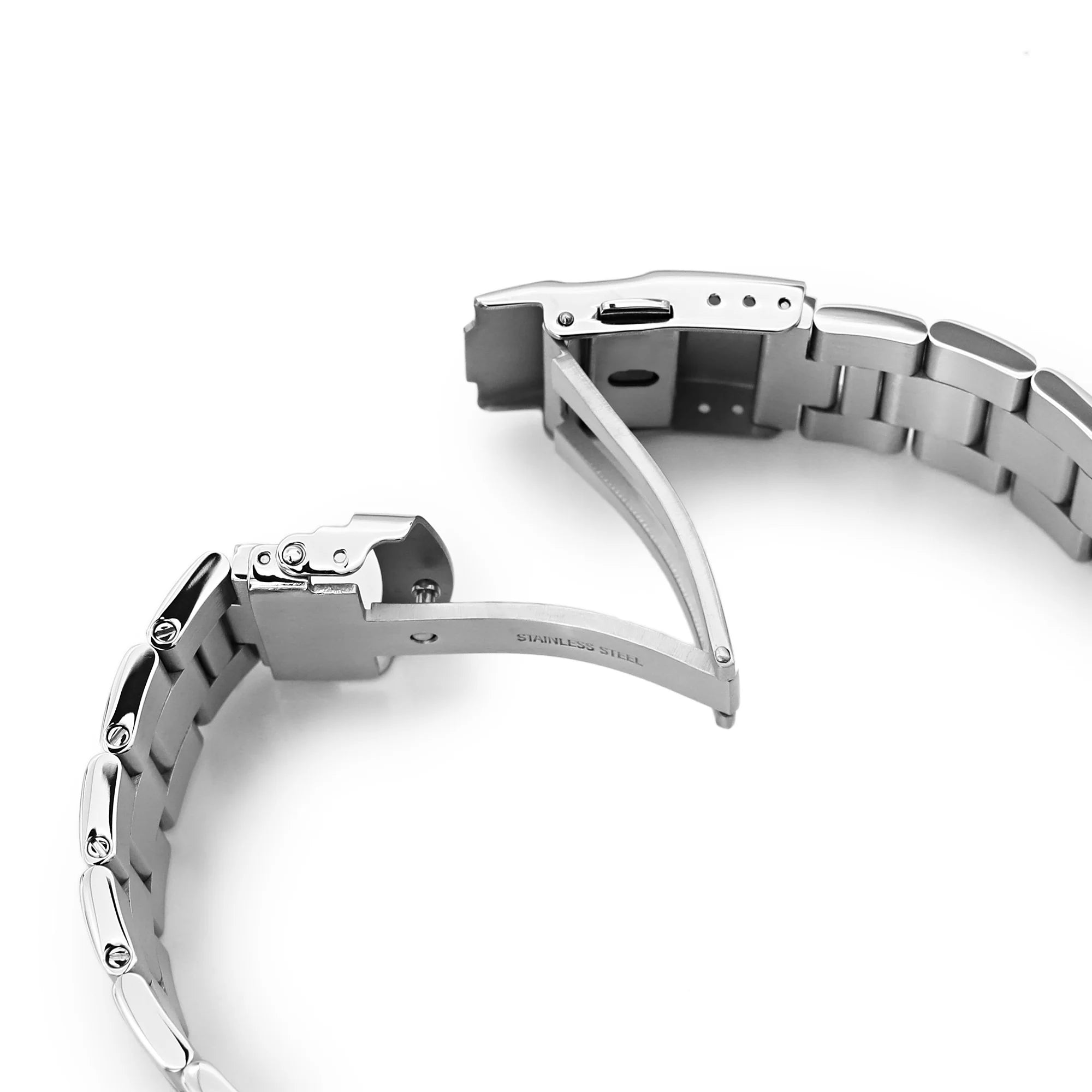 Stainless steel Super-O Boyer bracelet for Seiko SKX023 with solid link construction and secure clasp closure