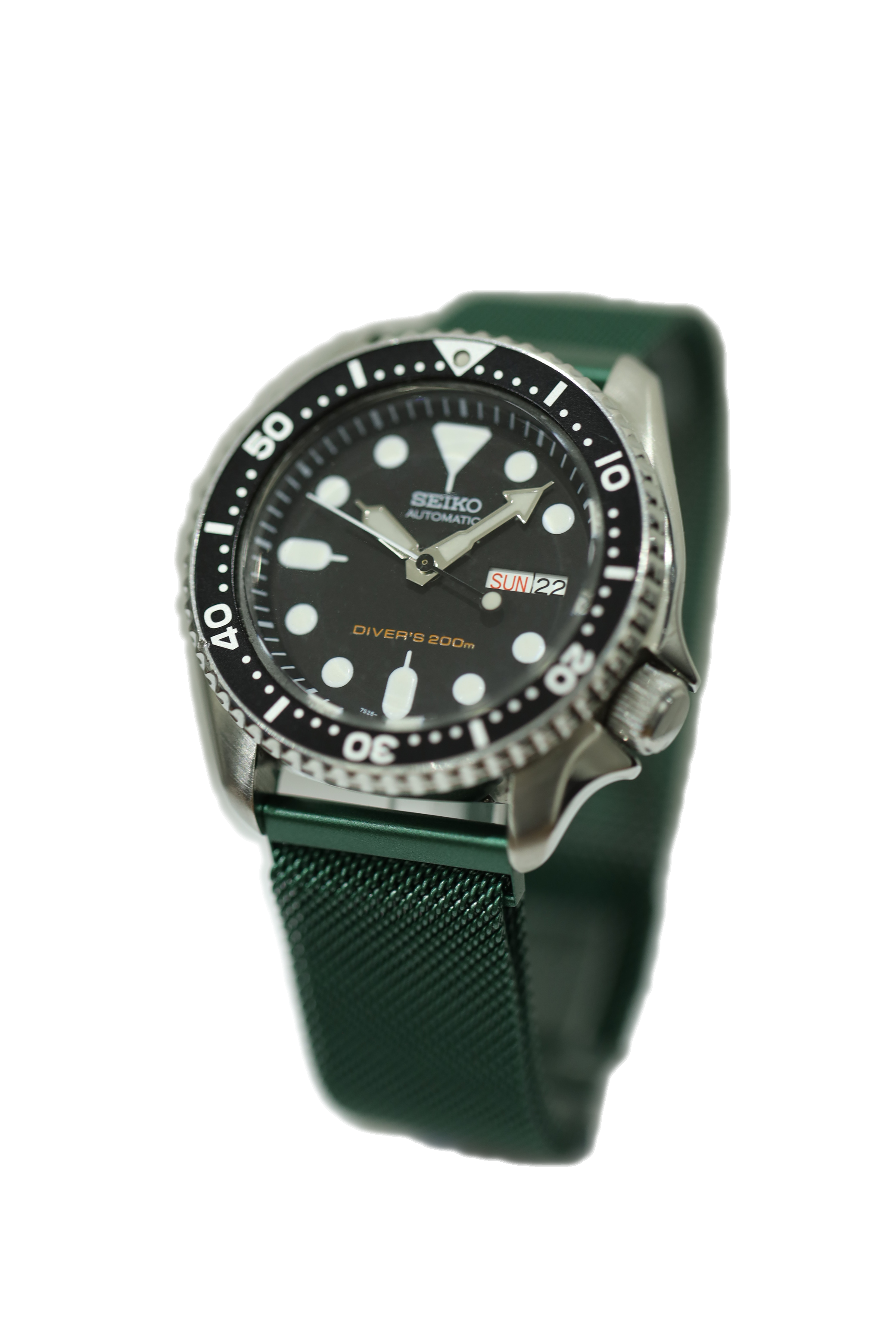 Seiko automatic dive watch with black dial, 200m water resistance, green fabric strap and quick release mechanism