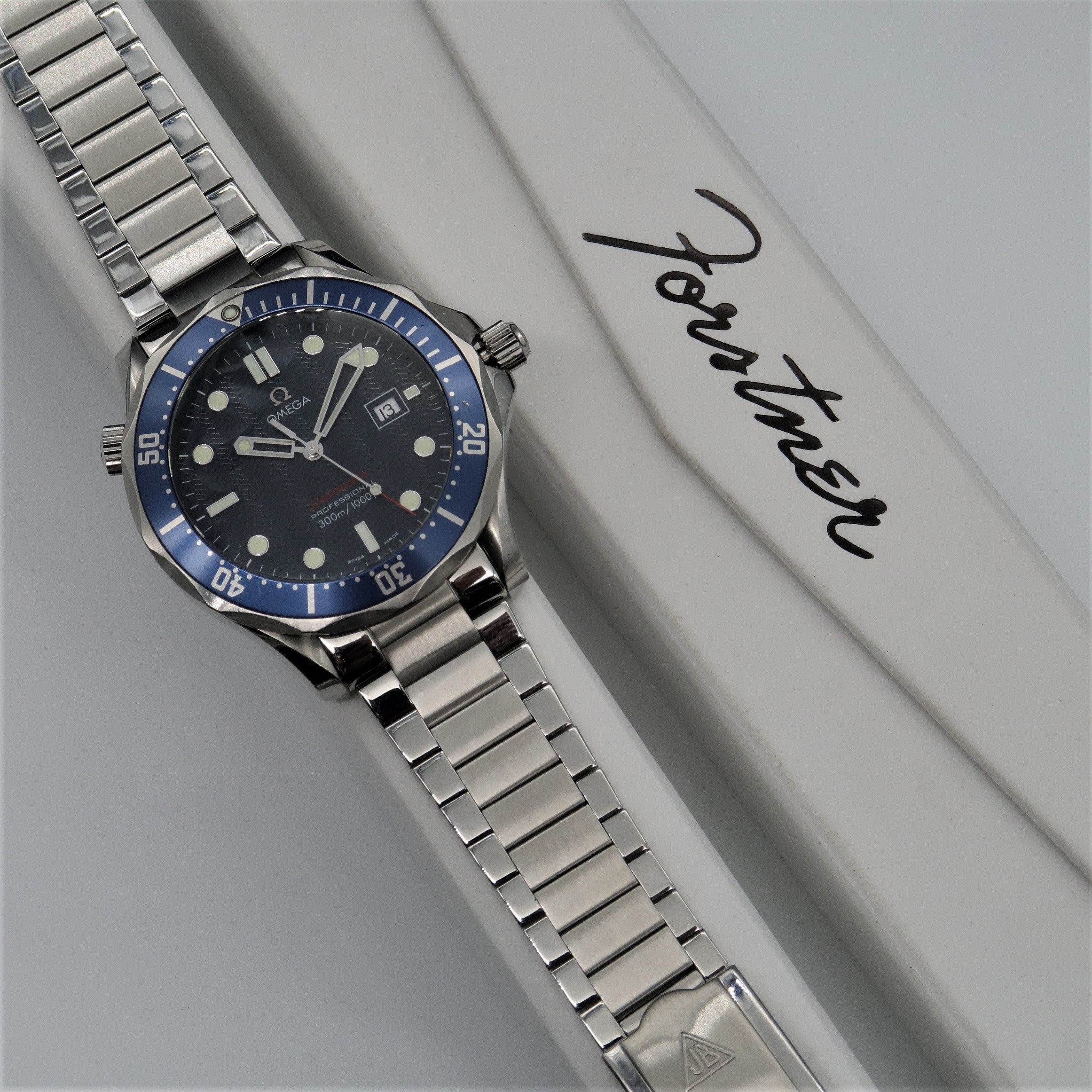 Stainless steel flat link bracelet for Omega Seamaster vintage dive watch with blue bezel and black dial