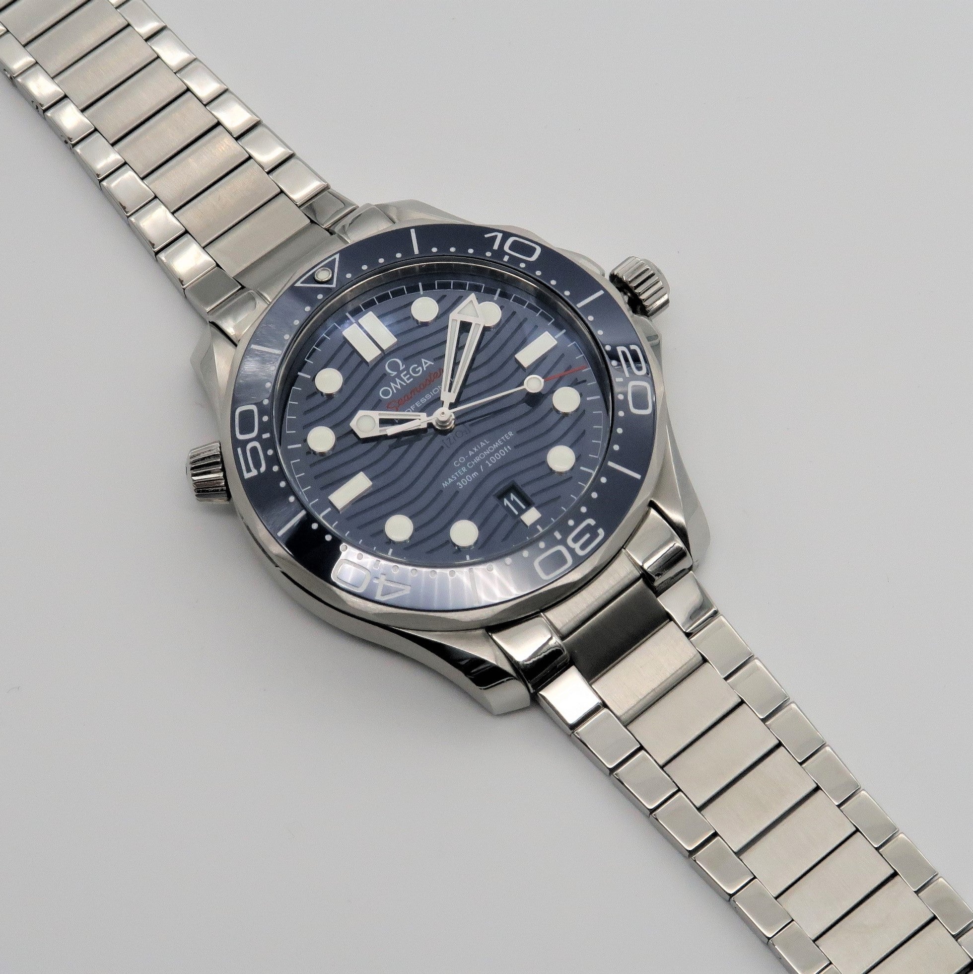 Stainless steel flat link bracelet for Omega Seamaster post-2018 models with secure clasp and polished finish