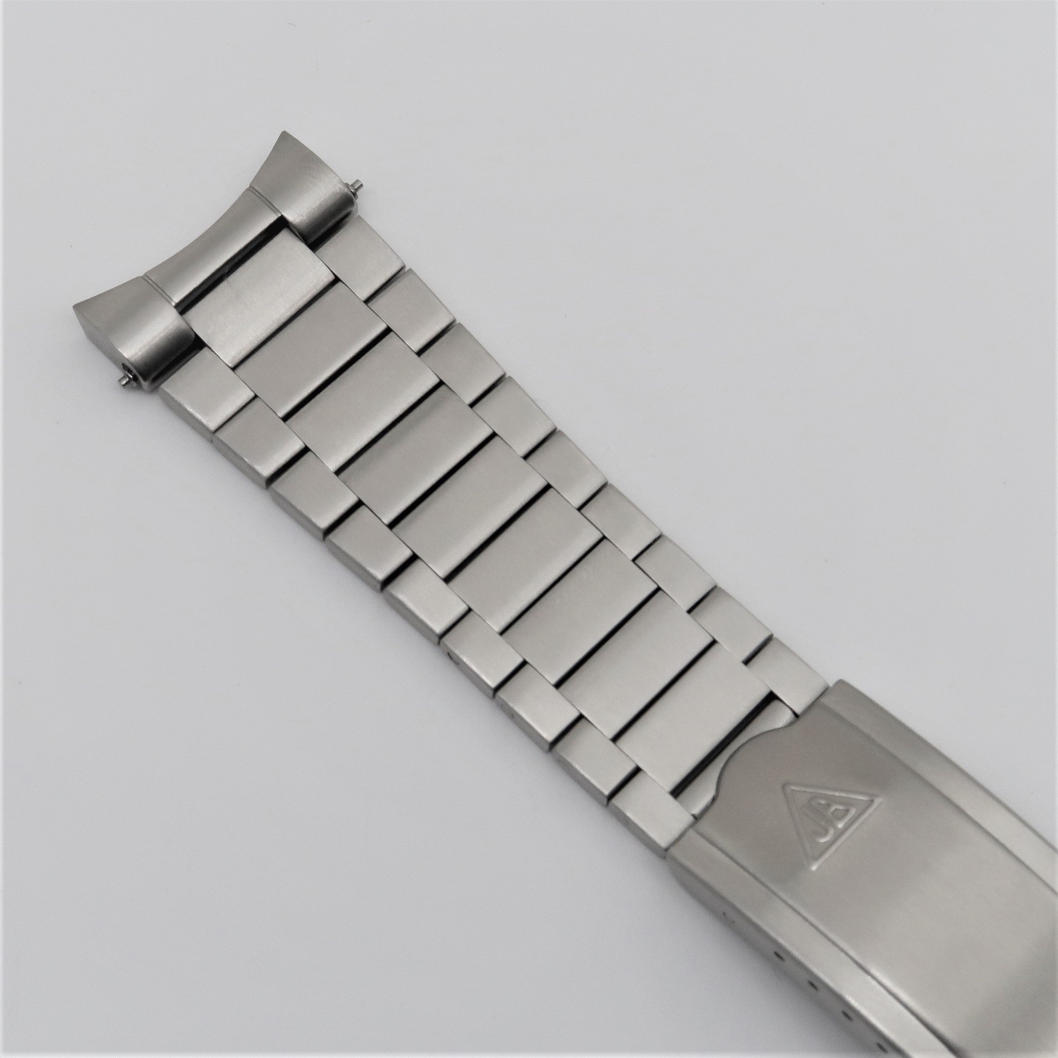 Brushed stainless steel flat link bracelet with secure clasp for Omega Seamaster watch, post-2018 models