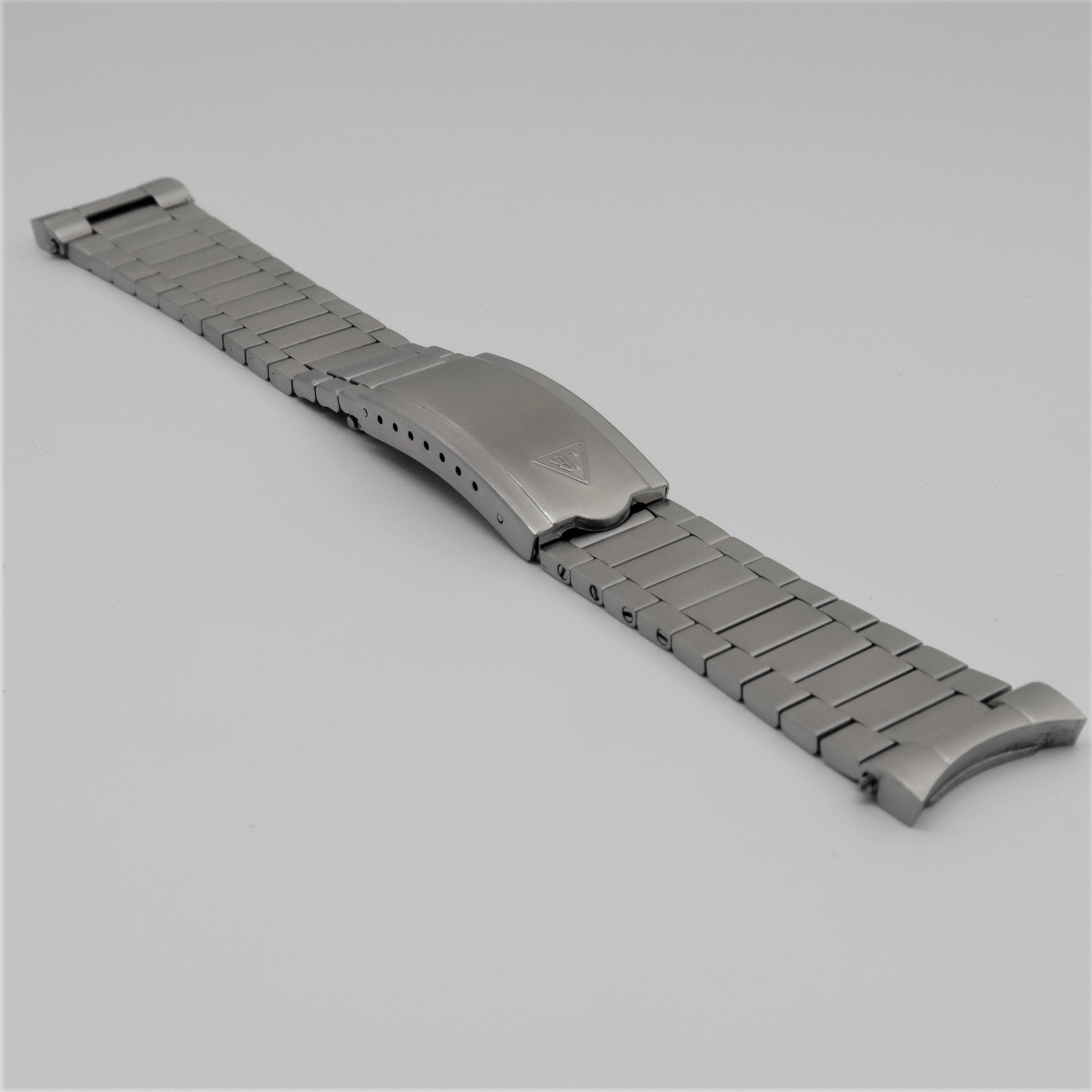 Stainless steel flat link bracelet for Omega Seamaster post-2018 models with adjustable clasp and links