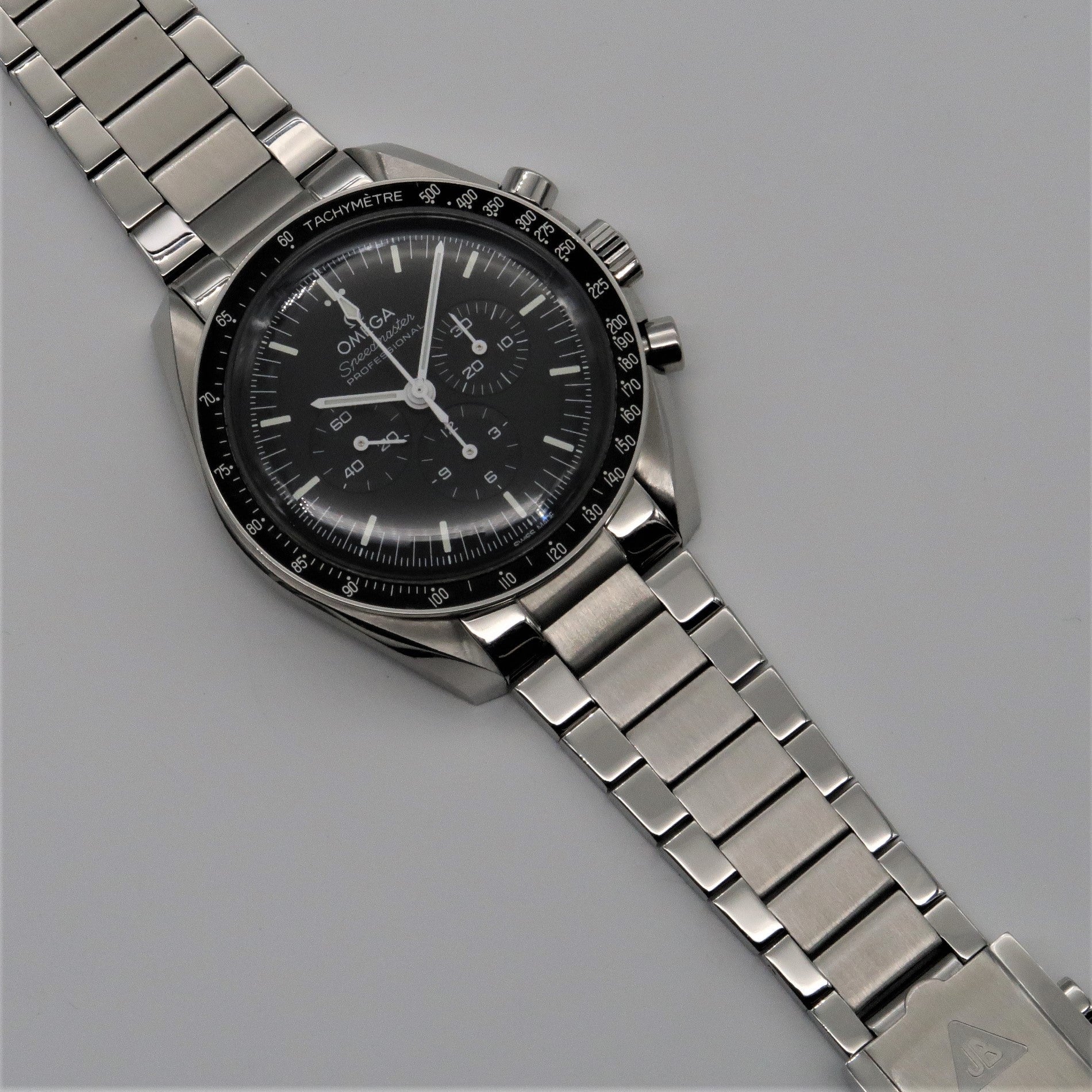 Stainless steel flat link bracelet for Omega Speedmaster chronograph watch with polished and brushed finish