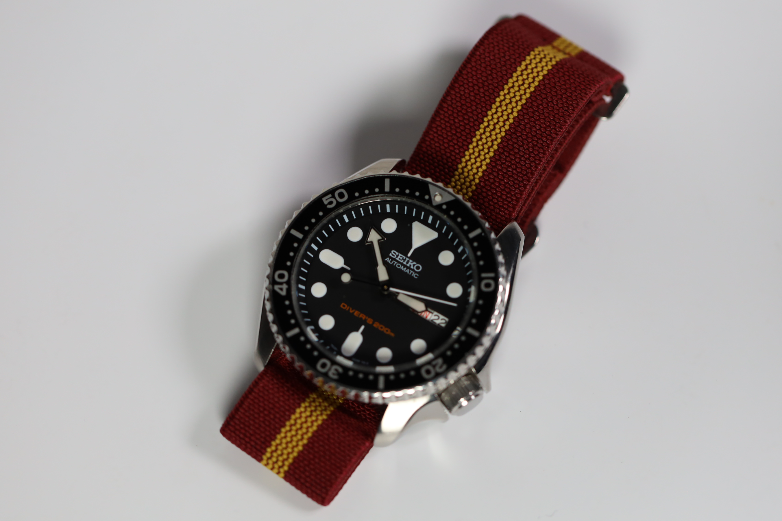 Marine Nationale - Burgundy Red / Yellow