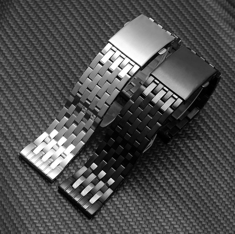 Steel chain bracelet with deployant clasp in silver and black finishes, adjustable 26-30mm width on carbon fiber background
