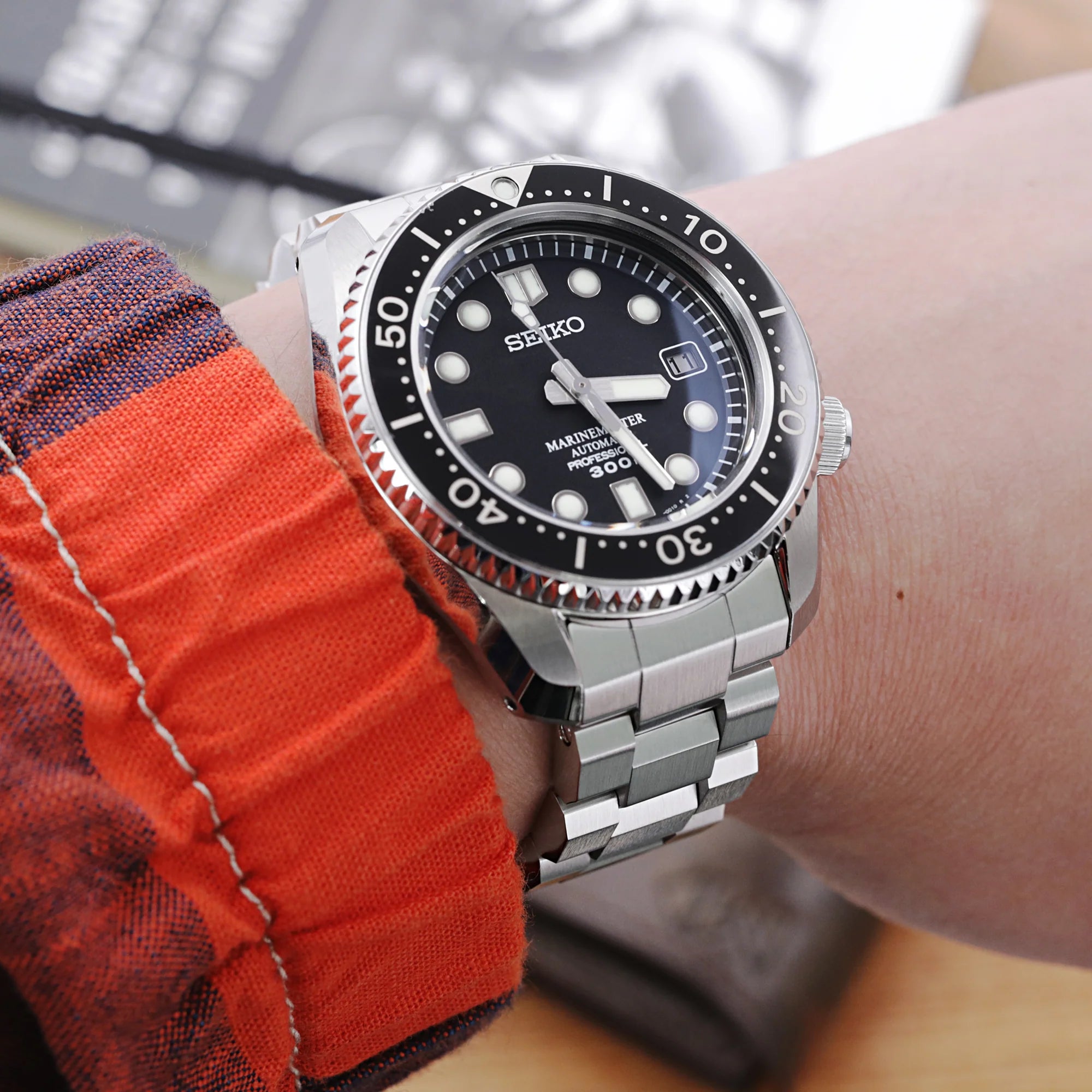 Seiko MarineMaster MM300 dive watch with stainless steel Hexad bracelet on wrist, black dial with white markers