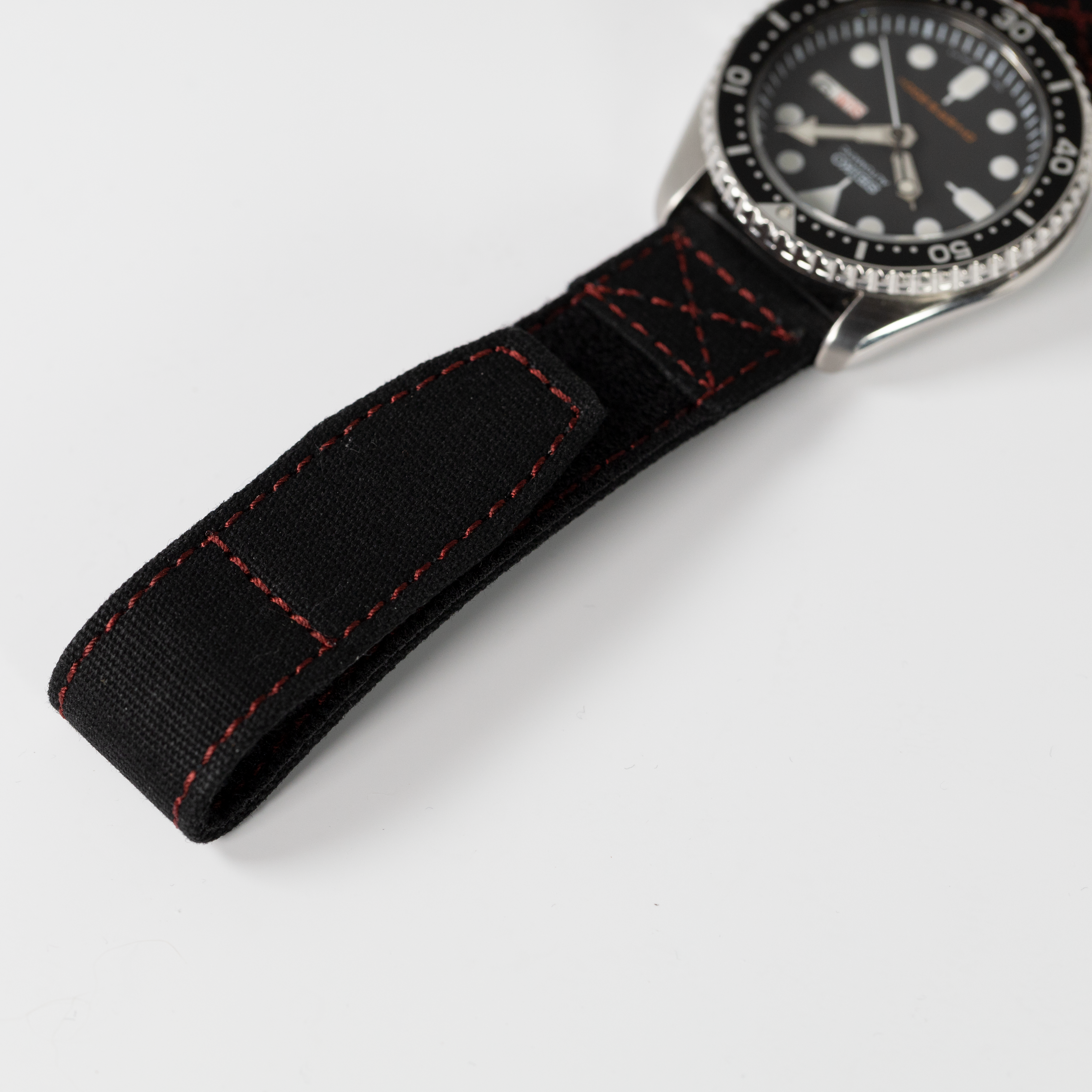 [Fitbit Versa 3 & 4/Sense 1 & 2] Military Velcro - Black/Red