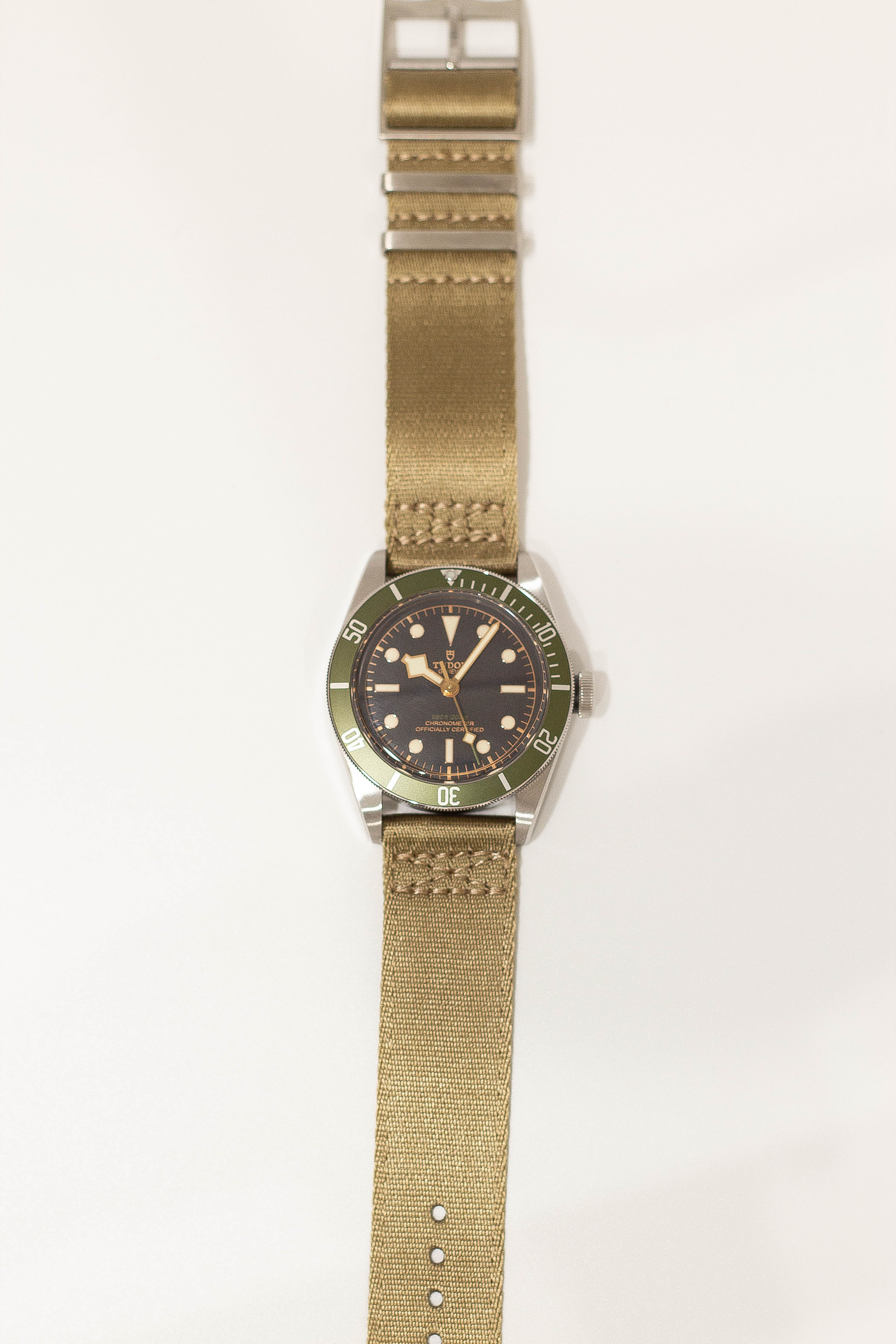 Vintage-style dive watch with desert sand canvas fabric quick-release strap